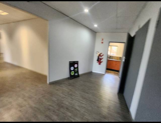 679M² OFFICE TO LET IN HALFWAY GARDENS